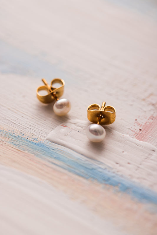 SAMOS PEARL STUDS