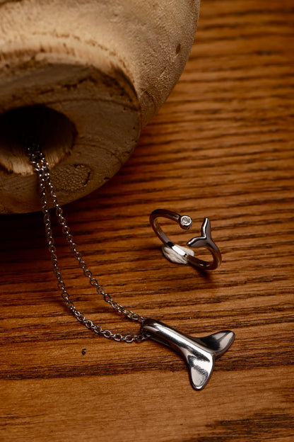 RHEA WHALE TAIL NECKLACE