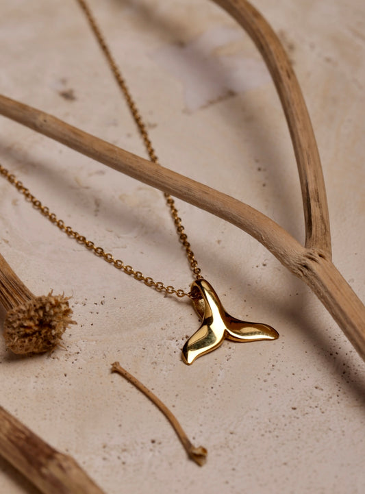 RHEA WHALE TAIL NECKLACE